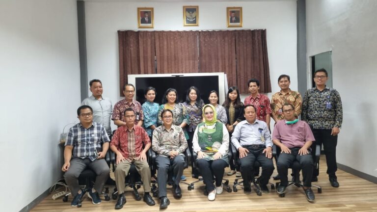 STAKat Negeri Pontianak bersiap menyongsong Zona Integritas Wilayah Bebas dari Korupsi (WBK) dan Wilayah Birokrasi Bersih dan Melayani (WBBM) bersama Tim ZI Biro Ortala dan Tim Bimas Katolik